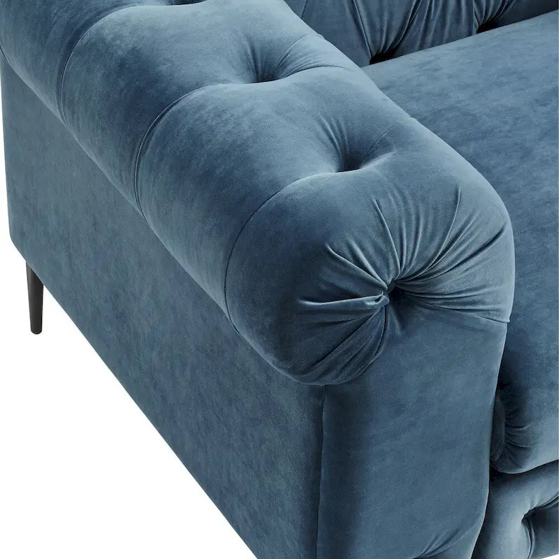 Causeuse Chesterfield en velours touffeté avec accoudoirs roulés