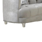 Causeuse en bois avec capitonnage profond et garniture cloutée, Gris